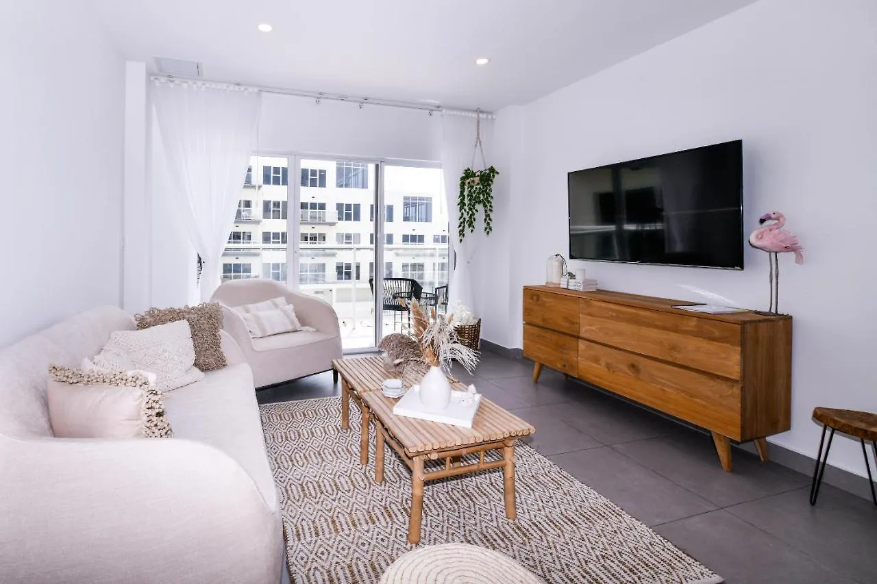 Stylish Luxury Condo, Central Location, Ocean View, Pool, Gym Oranjestad Aruba