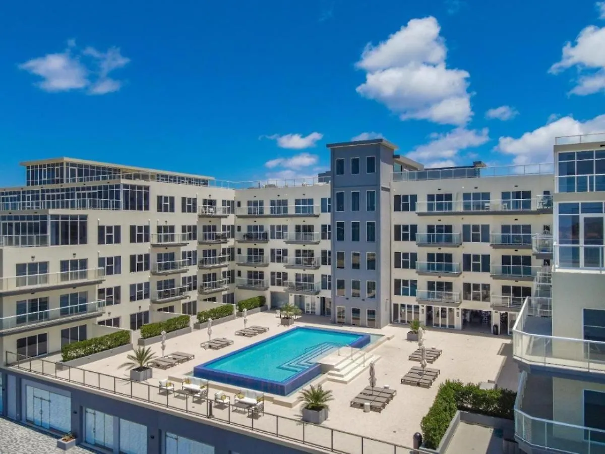 Stylish Luxury Condo, Central Location, Ocean View, Pool, Gym Oranjestad